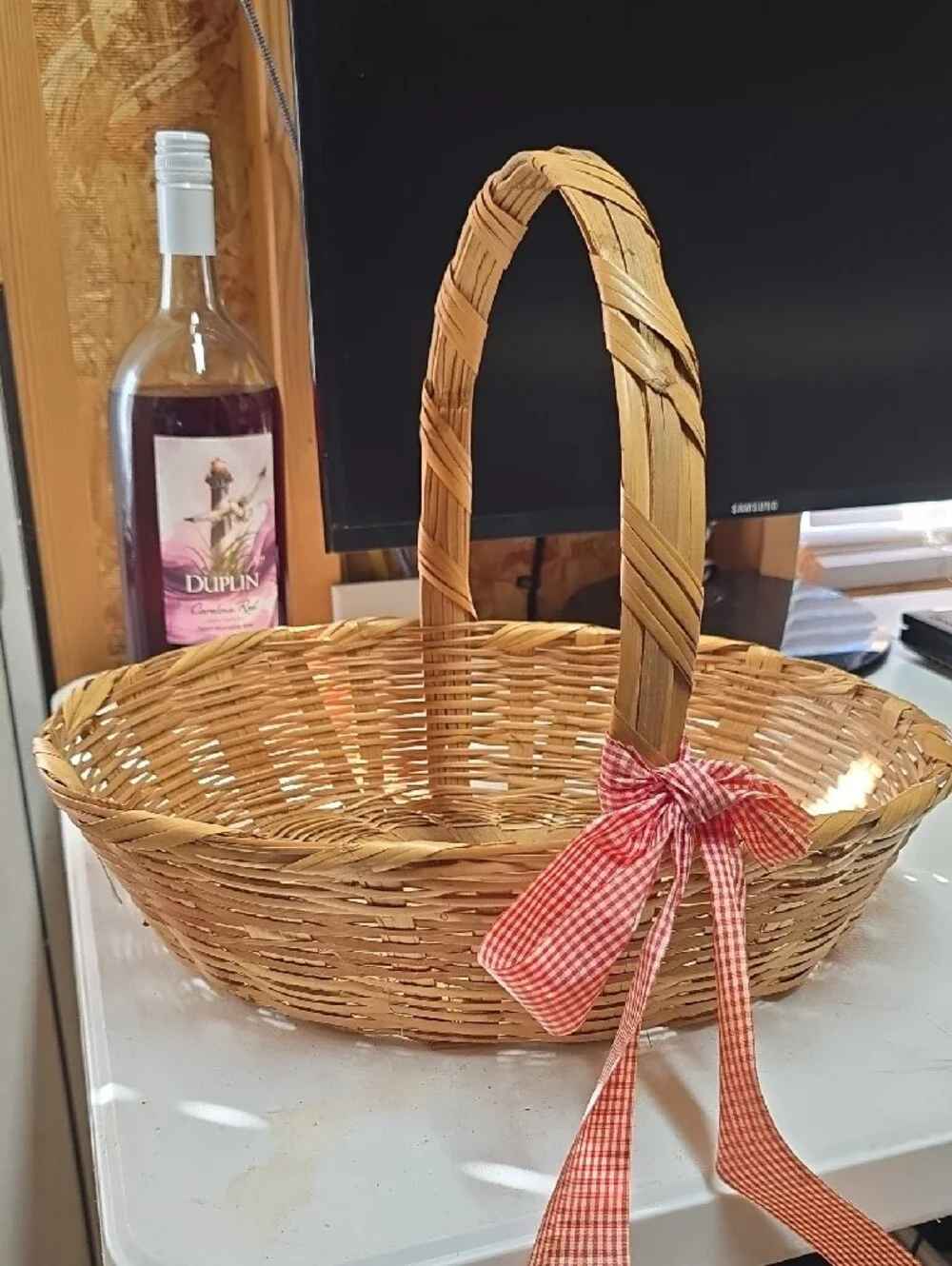 Vtg.Woven Market Willow Basket with Red Gingham Bow(226)